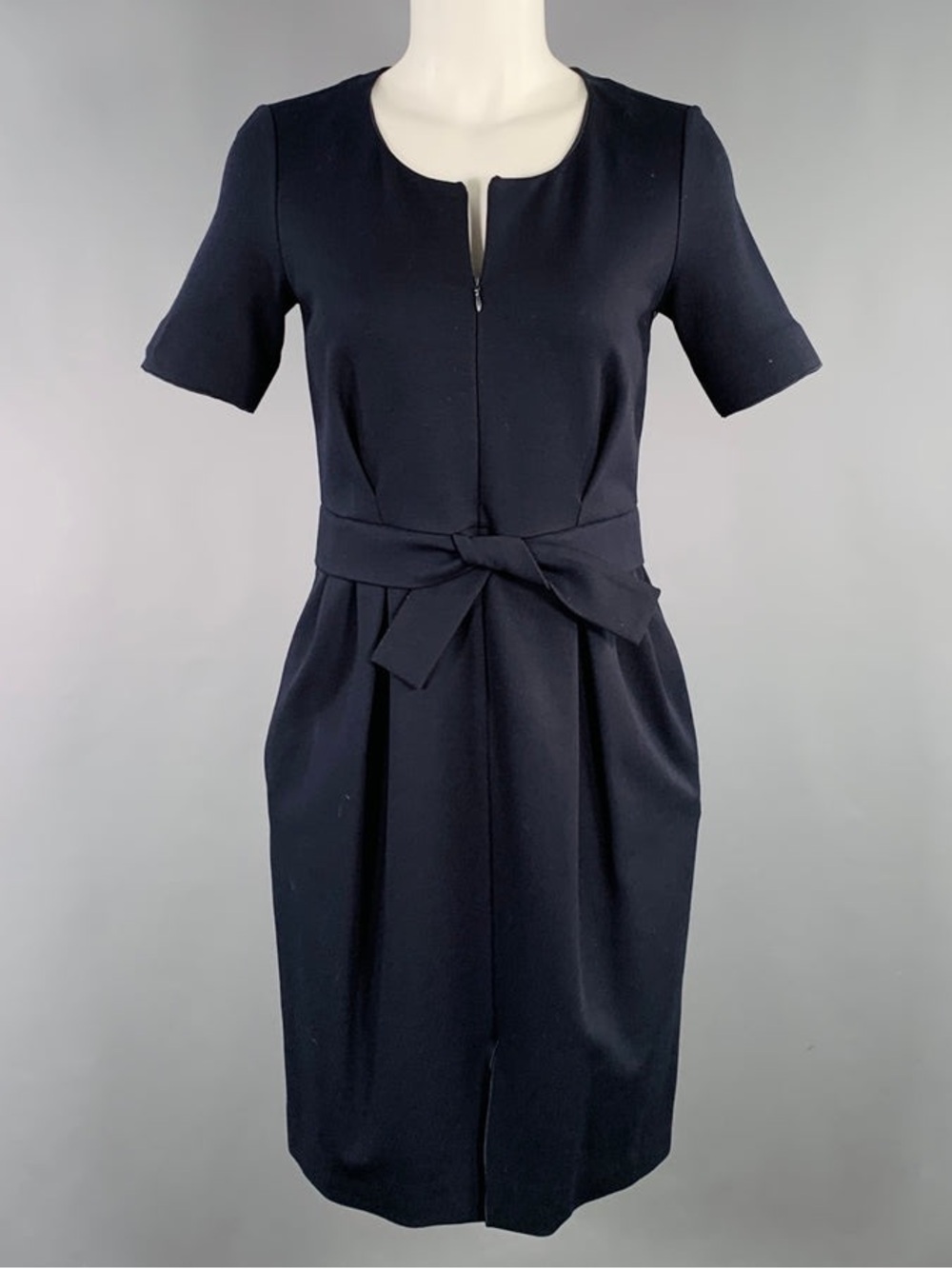 ARMANI COLLEZIONI Size 4
Navy Viscose Blend Pleated Zip Up
Dress